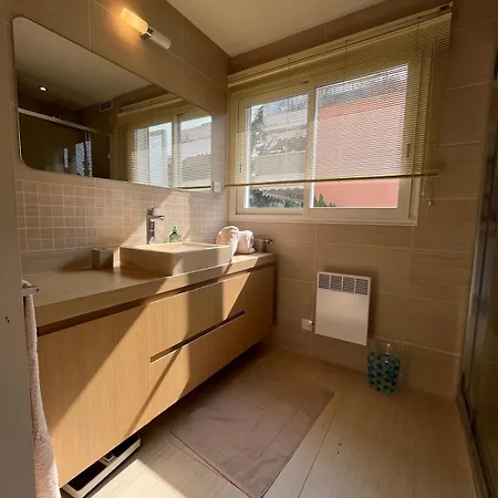 Apartamento Relax At Basette With Large Garden And Swimming Pool Just A Few Minutes From Beaches